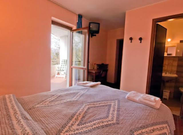 Hotel Rondanino Lanzo dʼIntelvi Exterior foto