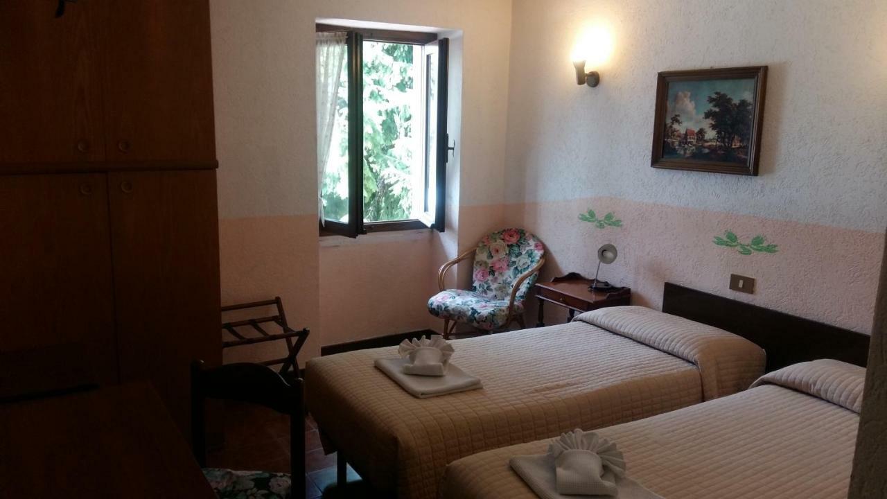 Hotel Rondanino Lanzo dʼIntelvi Exterior foto